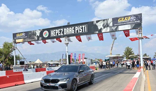 Antalya’da Oto Drag yarışları nefesleri kesti