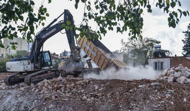 Kepez Belediyesi, Ay Deresi ıslah çalışmasıyla sel baskınlarına ‘dur’ diyecek