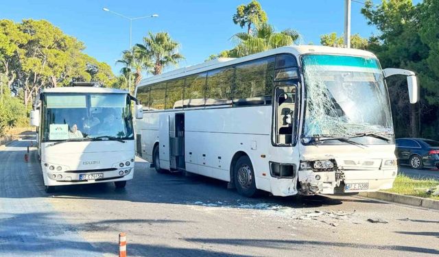 Otel servisi su tankerine arkadan çarptı: 1 yaralı