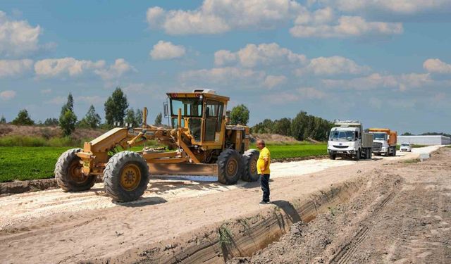 Tarsus’ta kırsal bölgelerdeki yollar yenileniyor