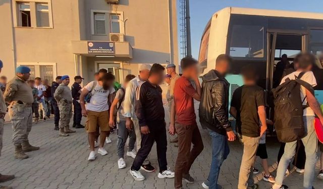 Mersin'de 50 düzensiz göçmen yakalandı