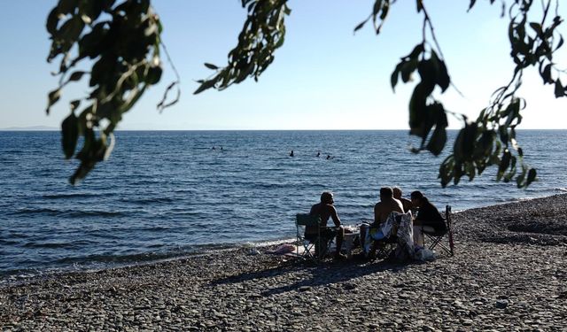 Edremit Körfezi'nde "pastırma yazı"nda deniz keyfi yaptılar