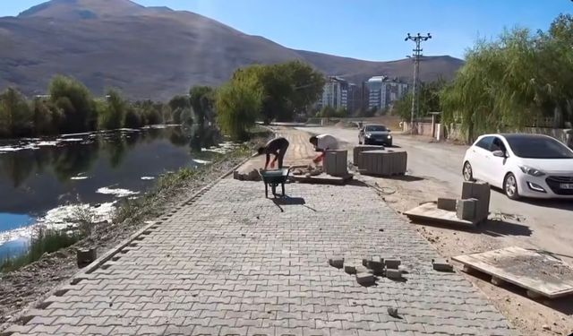 Elbistan Belediyesi Kaldırım Yapım Çalışmalarına Devam Ediyor