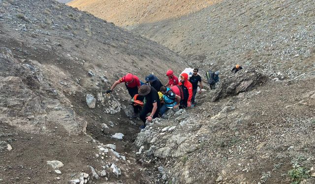 Kontrolünü yitiren yamaç paraşütçüsü 7 saatte kurtarıldı