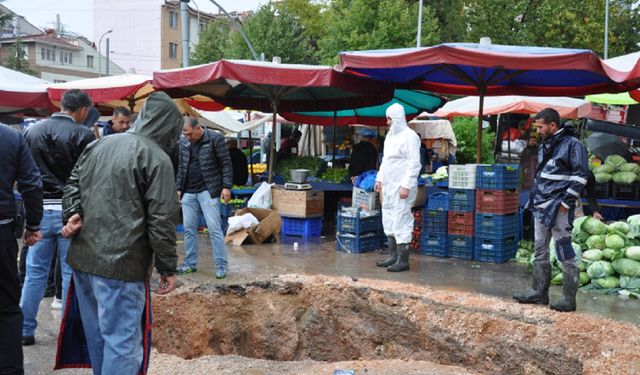 Eskişehir'de sağanak sebebiyle yol çöktü