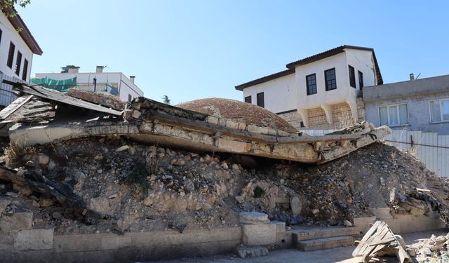 Fransızların Attığı Patlamamış Top Mermisi Cami Enkazında Bulundu