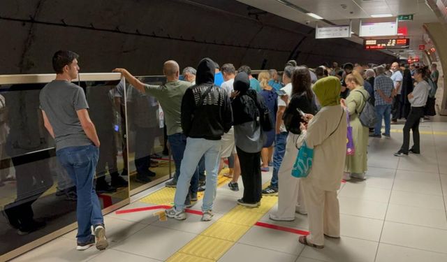 Samandıra-Üsküdar seferini yapan metro arızalandı