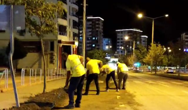 Büyükşehir, Yağış Sonrası Gece Boyunca Sahada Çalışmalarını Sürdürdü