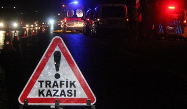 Adana'da tarım işçilerini taşıyan minibüsün kamyona çarptı: 7 yaralı