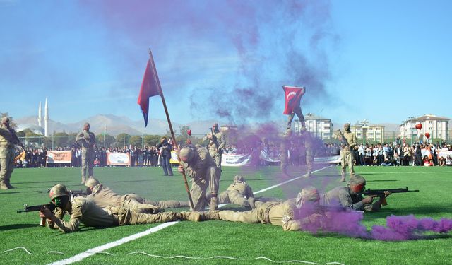 Afşin’de 29 Ekim Cumhuriyet Bayramı’nda Jandarmadan Muhteşem Gösteri