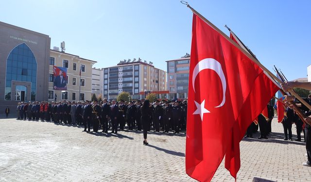 Afşin’de Çelenk Sunma Töreni Düzenlendi