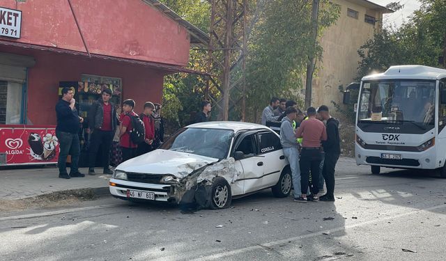 Afşin’de Maddi Hasarlı Kaza Meydana Geldi