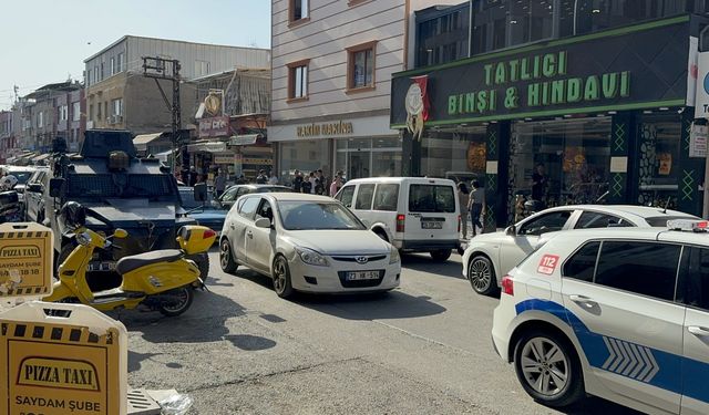 Adana'da yolda el bombası bulundu