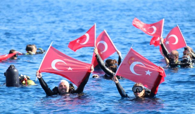 Antalya'da "Ecdadın Yolunda Cumhuriyet'e Saygı Yürüyüşü" yapıldı