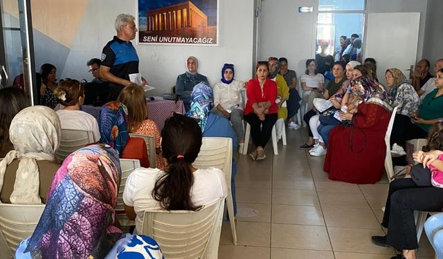 Bozyazı'da polis dolandırıcılık olaylarına karşı velileri bilgilendirdi