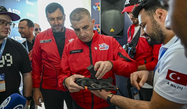 Haluk Bayraktar, Anadolu Ajansının ürettiği "Haberci Drone"un uçuşunu izledi