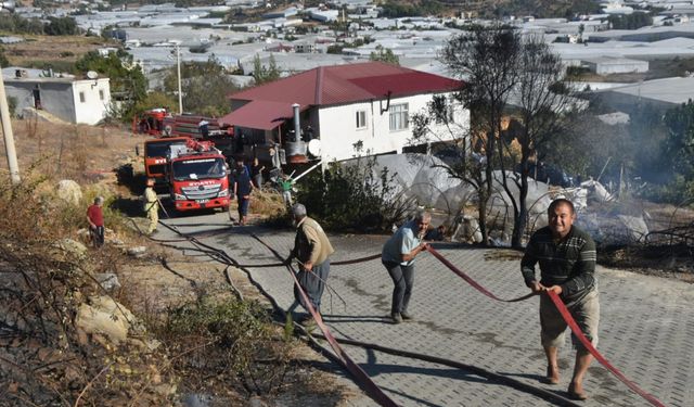 Mersin'de zirai alanda çıkan yangın söndürüldü