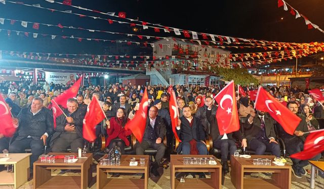 Sanatçı Uğur Işılak, Adana'da konser verdi