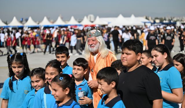 TEKNOFEST Adana'ya yöresel kıyafet ve kostümlerle katıldılar