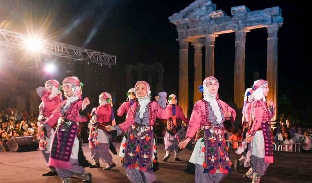 8. Uluslararası Halk Dansları Festivali başladı