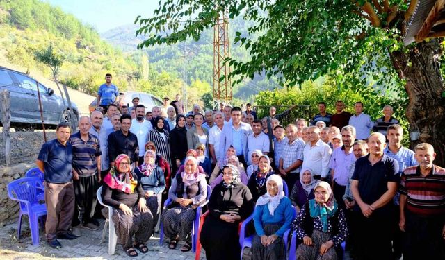 Başkan Atlı’ya köylü sorunlarını sazlı sözlü anlattı