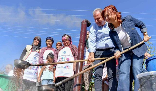 Başkan Seçer, Silifke’de ’Bağ Bozumu Şenliği’ne katıldı