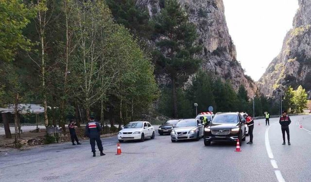 Burdur’da toplam 101 yıl kesinleşmiş hapis cezasıyla aranan 19 şahıs yakalandı