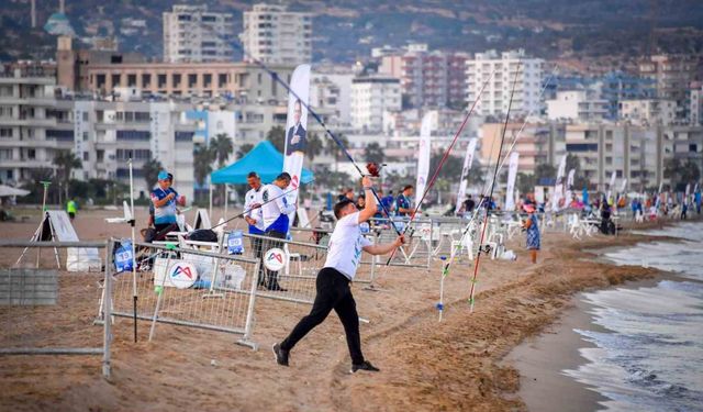 Mersin’de ’Uluslararası 7. Altın Kanca Surfcasting Turnuvası’ düzenlendi