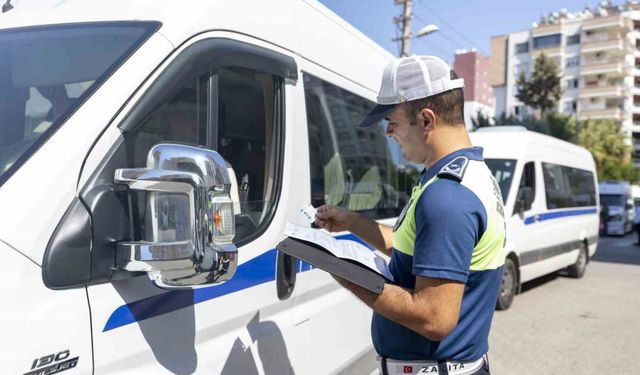 Mersin’de zabıta ekipleri okul servislerini denetliyor