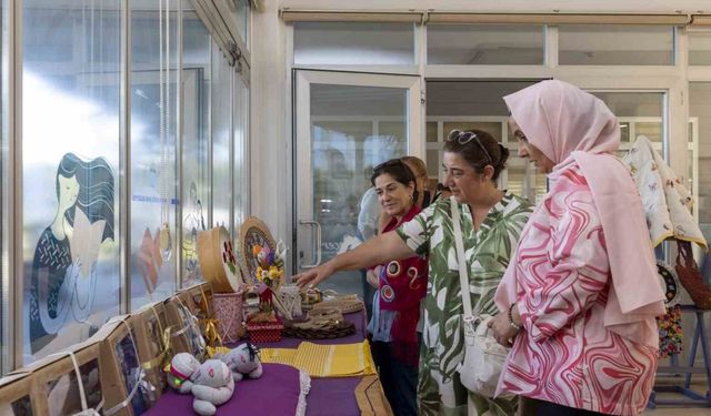 Mersinli kadınlar el emeği göz nuru eserlerini sergilediler