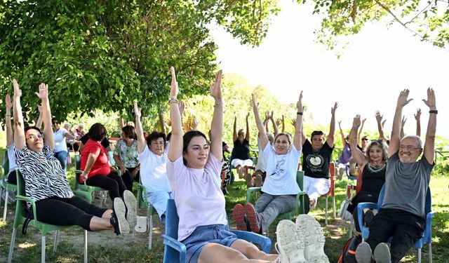 Muratpaşa’dan yaşlılar için yoga etkinliği