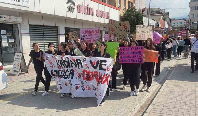 Öğrencilerden kadına ve çocuğa şiddete tepki