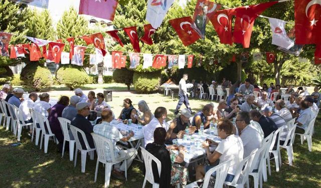 Yaş almış vatandaşlar Büyükşehir Belediyesinin etkinliklerinde eğlendi