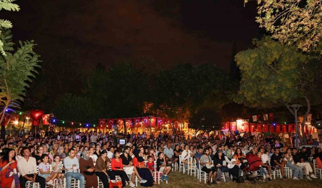 Yeşilçam Festivali’nde yıldızlar altında sinema keyfi