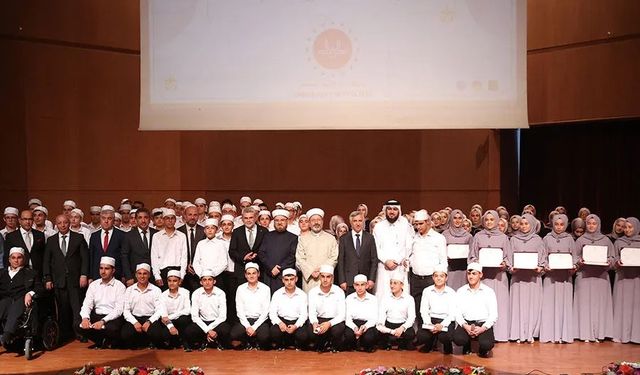 Başkan Erbaş, Kur’an’ı Anlama Ve İslami İlimler Mezuniyet Töreni’ne Katıldı