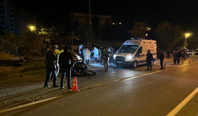 Bayburt'ta devrilen otomobilin sürücüsü yaşamını yitirdi