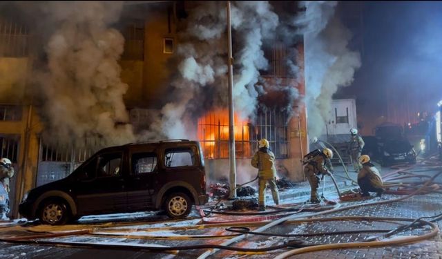 Beyoğlu'nda İmalathanede Çıkan Yangın Söndürüldü