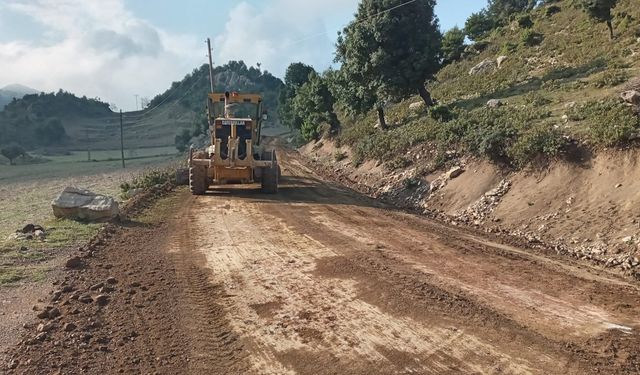 Büyükşehir, Andırın’da 11 Mahallenin Yolunu Yeniliyor