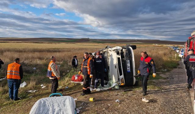 Çorum'da Minibüsle Tanker Çarpıştı: 1 Ölü, 18 Yaralı