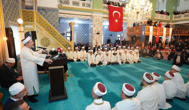 Diyanet İşleri Başkanı Erbaş, Hafızlara İcazet Belgelerini Verdi