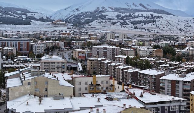 Erzurum'a Mevsimin İlk Karı Yağdı