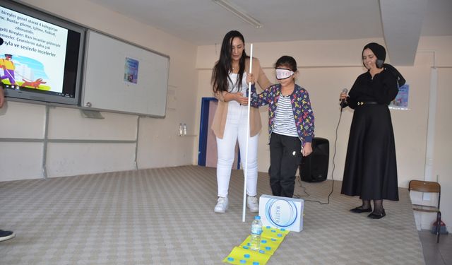 Hemşirelik Öğrencilerinden "Sevgi Tüm Engelleri Aşar" Konulu Eğitici Konferans