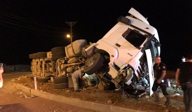 Afşin’de Pancar Yüklü Tır Devrildi: 1 Yaralı