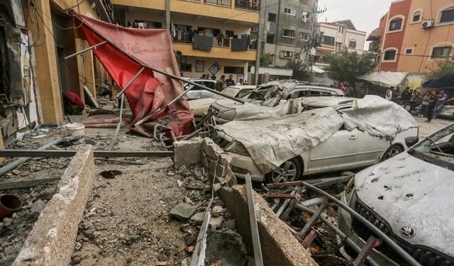 İşgalci İsrail ordusu, Gazze Şeridi'nde yerlerinden edilmiş kişilerin sığındığı BM'ye bağlı okulu bombaladı