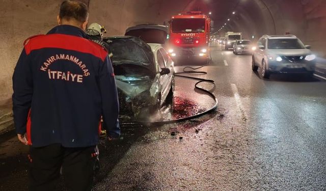 Seyir Halindeki Otomobil Tünelde Alev Aldı