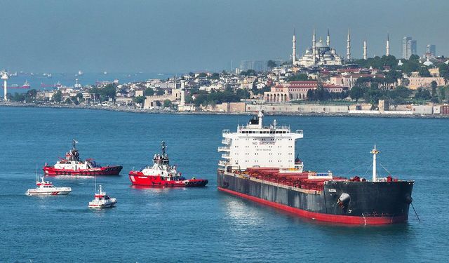 Türk boğazlarından 20 yılda 2 milyona yakın gemi geçti