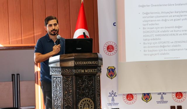 Kursiyerlere, Değerlerin Belirlenmesinde Ailenin Rolü Konulu Konferans Düzenlendi