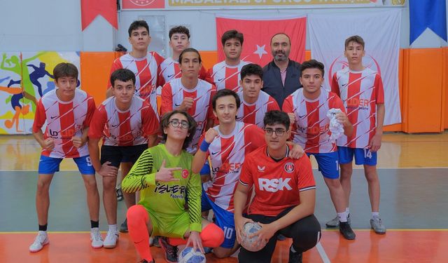 Onikişubat Belediyesi’nin Cumhuriyet Spor Şöleni’nde Futsal Heyecanı Başladı