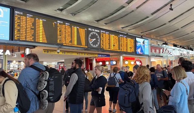 Roma'da arıza sebebiyle tren seferlerinin durması günlük hayatı olumsuz etkiledi