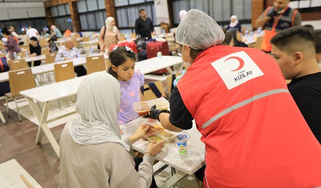 Türk Kızılay’dan Lübnan’dan tahliye edilenlere beslenme desteği